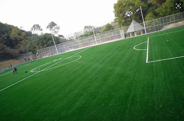 人造草坪運(yùn)動(dòng)場(chǎng)地施工